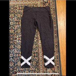 Beyond yoga Capri leggings. Size Large!